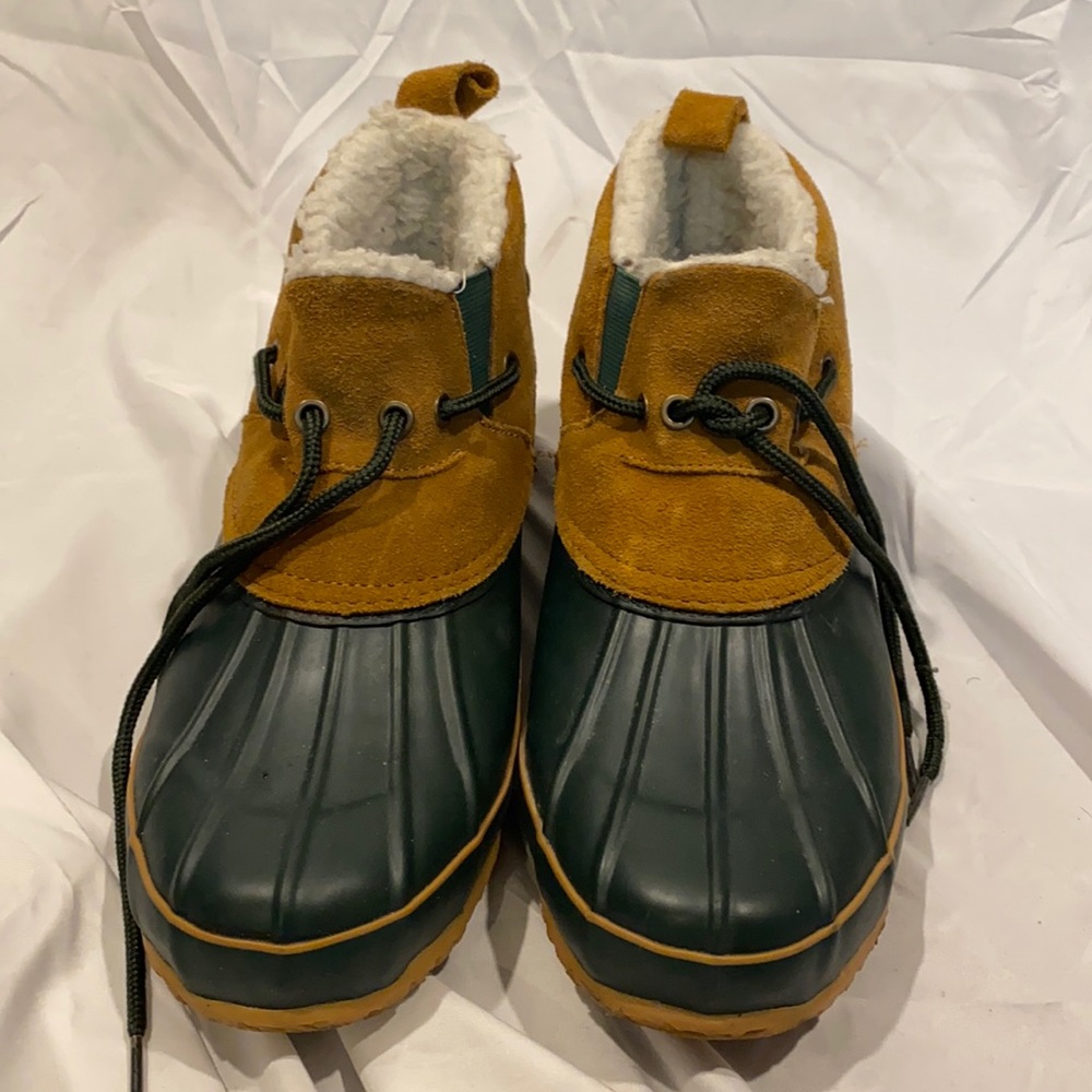 Khombu Rain Shoes with original box